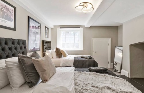 Wakefield Condo | The Perfect 2 Bed Apartment in Yorkshire - Parking