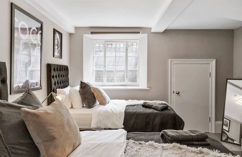 Wakefield Condo | The Perfect 2 Bed Apartment in Yorkshire - Parking