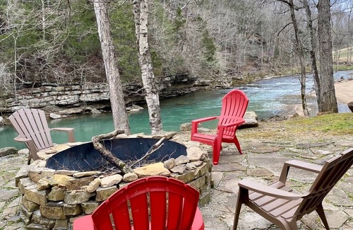 Byrdstown House | The perfect autumn getaway fire pit, hiking msg for fall discounts