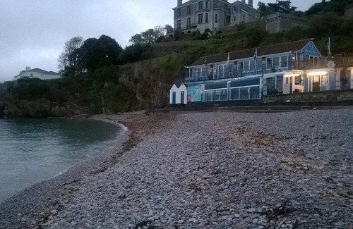 Brixham Apartment | The perfect Brixham getaway - with parking!