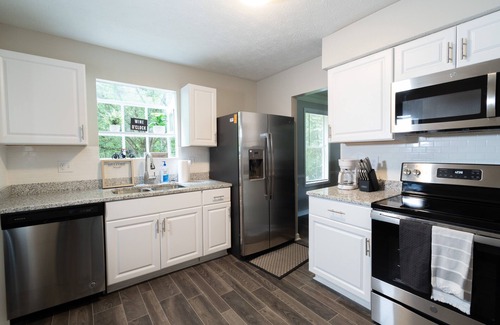 Church Street House | The Perfect COZY Home Away From Home