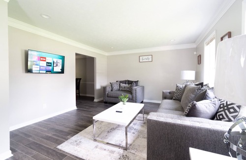 Church Street House | The Perfect COZY Home Away From Home