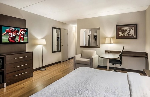 Woburn Hotel | The Perfect Family Escape! 3 Great Units, FREE Parking, Close to Stone Zoo!