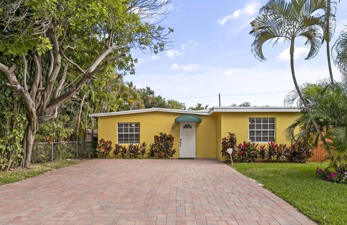 Poinsettia Heights House | The Perfect get away you Need