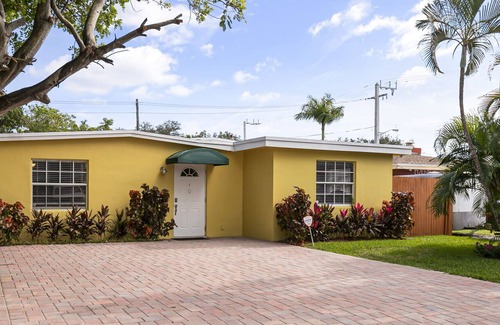 Poinsettia Heights House | The Perfect get away you Need