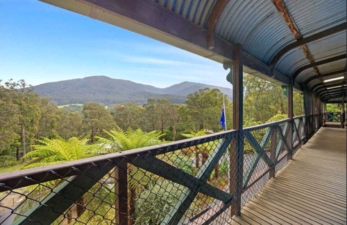 East Warburton House | The Perfect Getaway!
