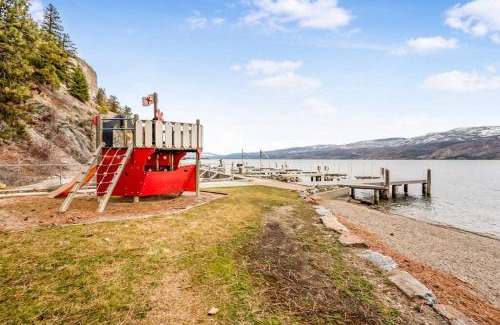 Central Okanagan House | The Perfect Getaway Cabin in the Okanagan #6