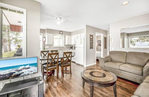 Central Okanagan House | The Perfect Getaway Cabin in the Okanagan #6