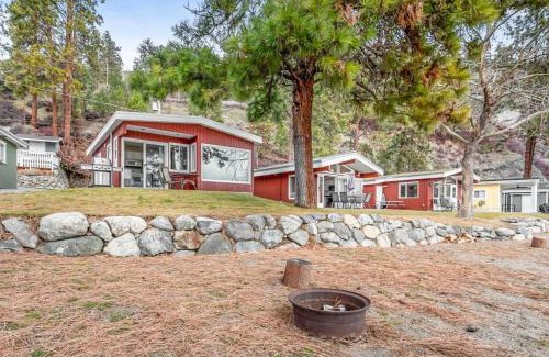 Central Okanagan House | The Perfect Getaway Cabin in the Okanagan #6