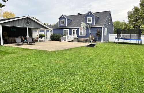 Huron House | The Perfect Getaway - minutes to Cedar Point & Kalahari, Fishing Boats Allowed!