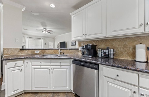 Barker Villa | The Perfect Harmony - Stylish 3BR Retreat w/Easy City Access