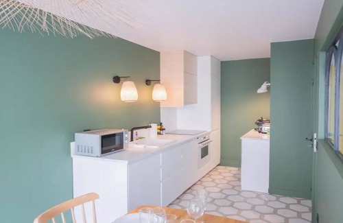 Quartier de l'Ecole-Militaire Apartment | The Perfect Haven for a group of 10 near Invalides!