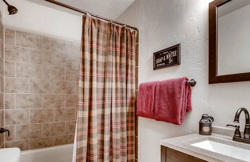 Jefferson House | The perfect location for your mountain getaway. 4WD Required during the winter.