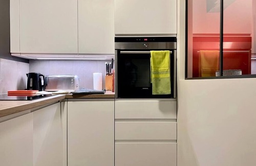 Les Halles Apartment | The perfect Louvre 2BR | Top 5-star location | A/C