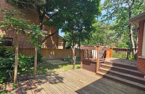 Erin Mills House | The Perfect Luxury Getaway 4 Bdrm Home With New Modern Furniture!