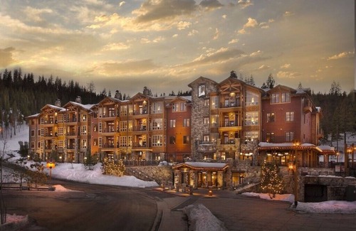 Truckee Cabin | The Perfect Mountain Getaway - With Ski Valet