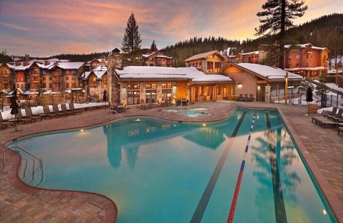 Truckee Cabin | The Perfect Mountain Getaway - With Ski Valet