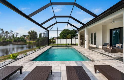 Englewood East House | The perfect retreat with canal view