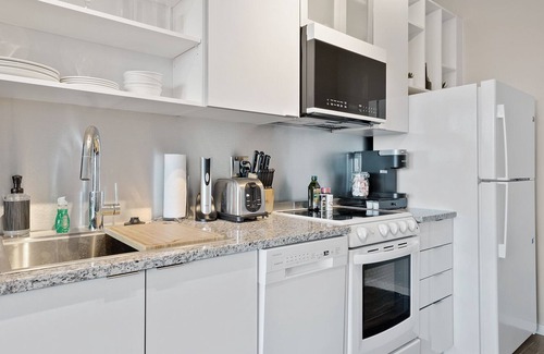 Crossroads Arts District Condo | The Perfect Retreat: Relax and Rejuvenate in a Stunning Resort Setting 353