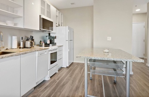 Crossroads Arts District Condo | The Perfect Retreat: Relax and Rejuvenate in a Stunning Resort Setting 353