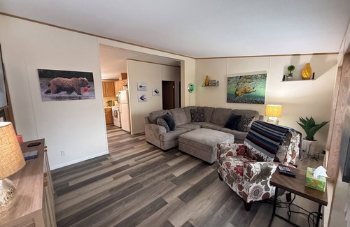 Fort Smith House | The perfect stayHome located right next to the Big Horn River and Yellowtail Dam