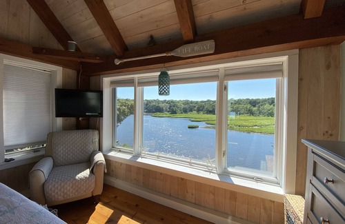 East Falmouth House | The Perfect Waterfront Home, mins from downtown and beaches! Getaway this summer