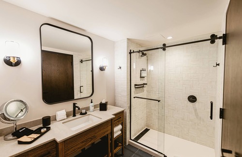 North Naples Hotel | The Perry Hotel Naples