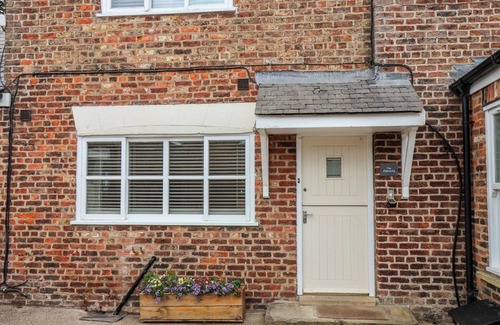 Flamborough House | THE PHEASANTRY, pet friendly, with hot tub in Flamborough