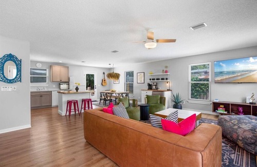 St. Augustine House | The Pick - Hot Tub - Walk to Amp, Mins to Beaches and Historic Downtown