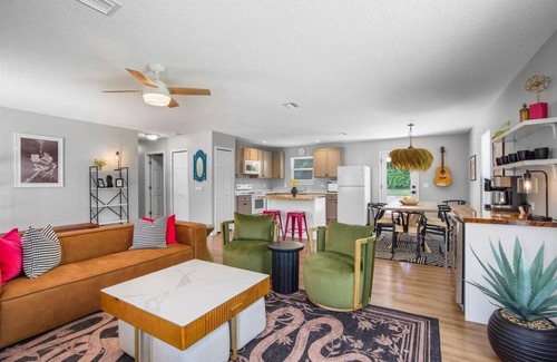 St. Augustine House | The Pick - Hot Tub - Walk to Amp, Mins to Beaches and Historic Downtown