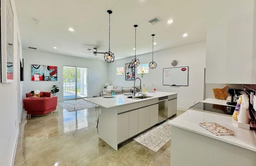 East Naples House | The Pickleball Haven of Naples - Scarlet Dream