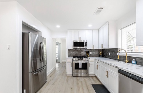 Nassau Bay House | The Pierre- Nassau Bay Area SFH minutes from Nasa and Kemah
