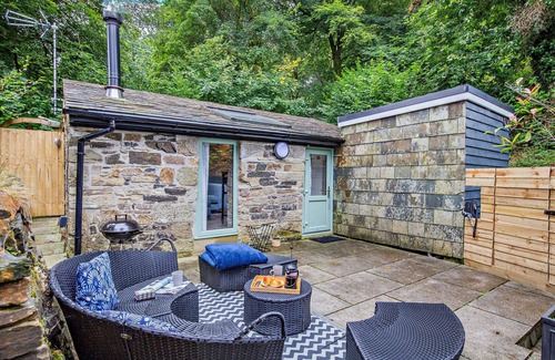 Lostwithiel House | The Piggery - One Bedroom House, Sleeps 2