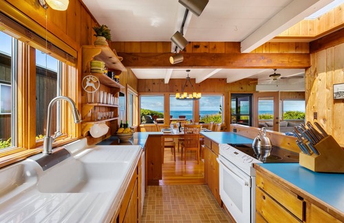 Arch Cape Cabin | The Pilot House by AvantStay | Stunning Home Right On Arch Cape Beach!