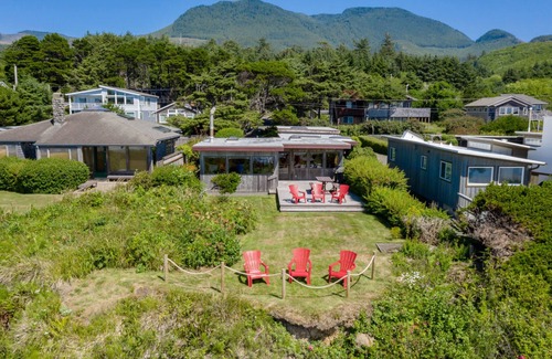 Arch Cape Cabin | The Pilot House by AvantStay | Stunning Home Right On Arch Cape Beach!