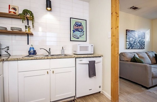 Nacogdoches Cottage | The Pine Cottage - Walking Distance to Campus