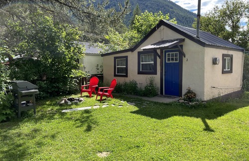 Whitefish House | The Pine Marten ~ Easy access to Glacier National Park