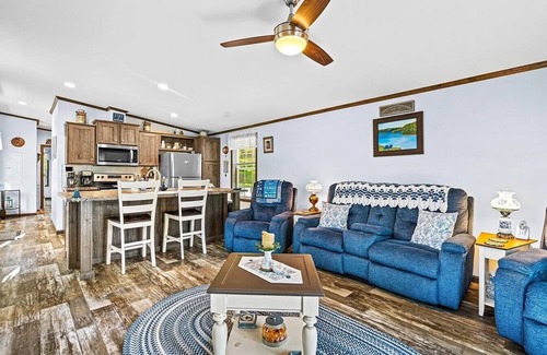 Hadley Cottage | The Pine Ridge Retreat - A Cozy Great Sacandaga Cottage with Private Lake Access