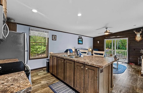 Hadley Cottage | The Pine Ridge Retreat - A Cozy Great Sacandaga Cottage with Private Lake Access