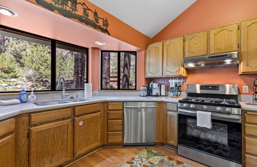 Swiss Manor House | The Pine Tree Getaway w/Hot Tub, hammock and forest backyard!