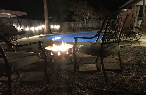Redding House | The Pineapple House -Best Reviews- Cozy Firepit!