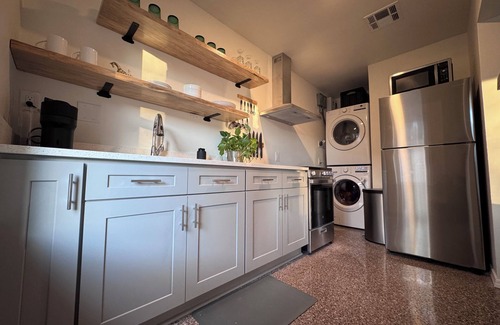 Marlyville - Fontainebleau Condo | The Pines at Pershing Place, Quiet, Safe and Cozy centrally located 1Br Condo