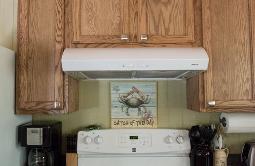 Durants Neck Cottage | The Pinewood Guesthouse ~Jacuzzi Tub~Fire Pit~Wi-fi~Getaway~Near Croquet Club