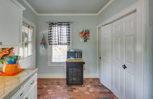 Tyler House | 'The Pink Azalea' - Tyler Home w/Yard + Patio!