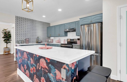 Deer Valley House | THE PINK FLAMINGO - HEATED POOL!