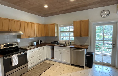 Great Exuma House | The Pink @ Hoopers Bay Beach