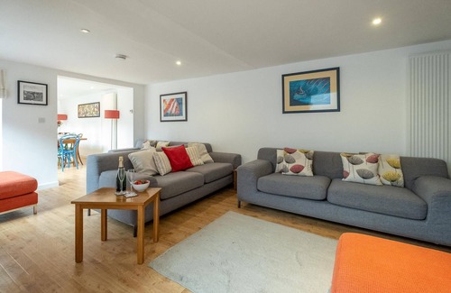 Aldeburgh Cottage | The Pink House, Aldeburgh - sleeps 10 guests in 5 bedrooms