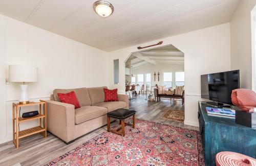 Sequim House | The Pink House - Dungeness Waterfront Home