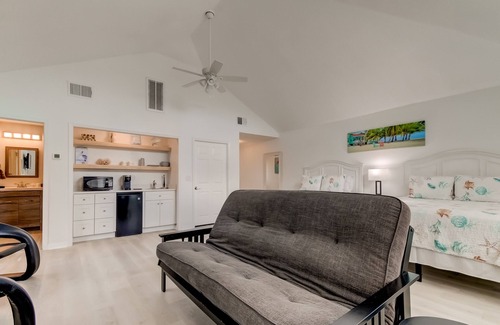 Belleair Beach House | The Pink Palace- Gulf front townhouse with private pool & large patio, sleeps 12