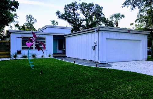 Bay Isle House | The Pink Palm on Siesta Key